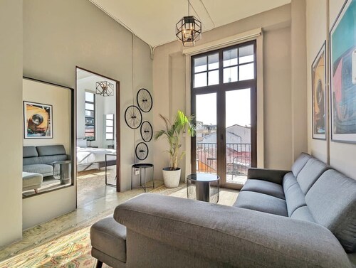 w* | Unbeatable 1BR in Casco Viejo