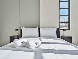 1 bedroom, desk, iron/ironing board, WiFi - w* | Unbeatable 1BR in Casco Viejo (Panamá)