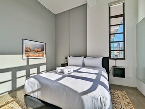 1 bedroom, desk, iron/ironing board, WiFi - w* | Unbeatable 1BR in Casco Viejo (Panamá)