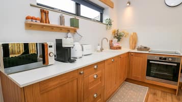 Fridge, dishwasher, cookware/dishes/utensils