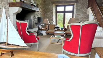 Televisie en een open haard