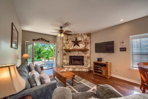 TV - Beautiful condo on the Guadalupe River in downtown New Braunfels with a pool. (New Braunfels)