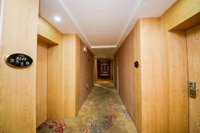 Taoyuan Supreme Hotel