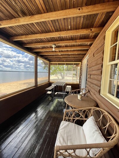 Limberlost Limit 6 2 Bedroom Cottage by RedAwning