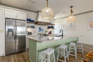 House, 6 Bedrooms | Private kitchen | Fridge, coffee/tea maker, toaster