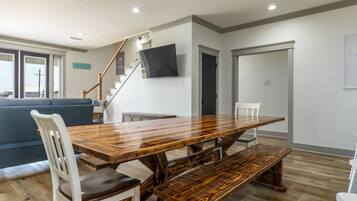 House, 6 Bedrooms | Dining