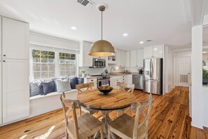 Fridge, microwave, oven, stovetop - Lakefront oasis for sun-soaked adventures on land & water w/LSV, 8 Bikes, Kayaks (Seagrove)