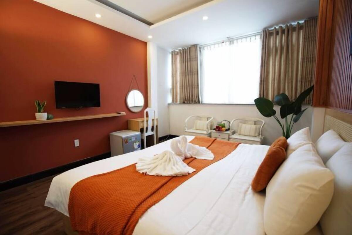 Premium bedding, minibar, in-room safe, desk