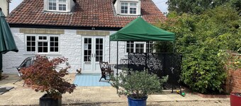 The Lodge, South Cotswolds, contemporary rural home, Spa Pool, views, parking