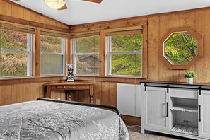 4 habitaciones, tabla de planchar con plancha, wifi y ropa de cama