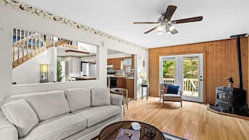 TV, fireplace, streaming services, stereo