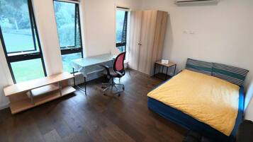 1 bedroom, bed sheets