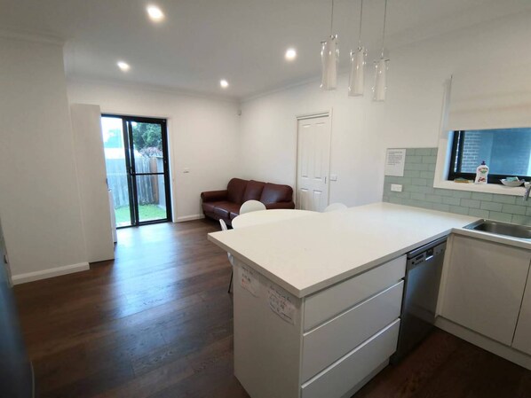 Interior - A Cozy room in Center of Glen (Glen Waverley)