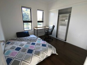 1 bedroom, bed sheets