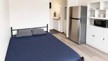 WiFi, bed sheets