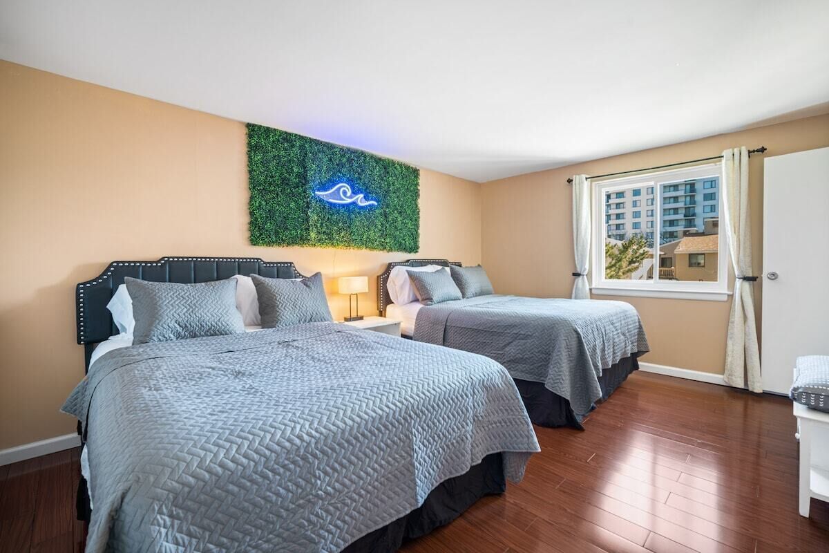 2 bedrooms, desk, iron/ironing board, travel crib