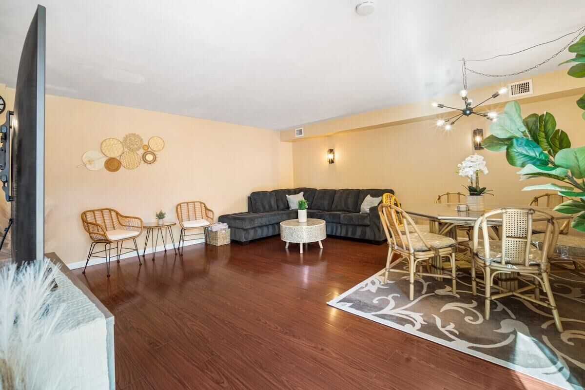 Pacific Getaway: Near Beach & Boardwalk