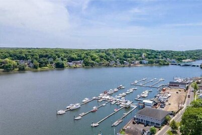 Gorgeous Waterfront 2:1 - 2 houses in 1 building.