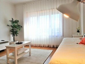 1 quarto, Wi-Fi de cortesia, roupa de cama