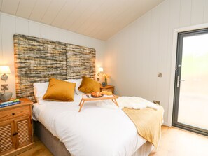 1 habitación, decoración personalizada y muebles diferentes