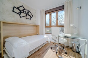 2 makuuhuonetta, silitysrauta/-lauta, ilmainen Wi-Fi, vuodevaatteet