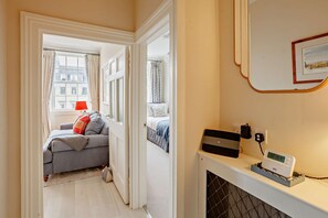 2 chambres, fer et planche à repasser, Internet, draps fournis