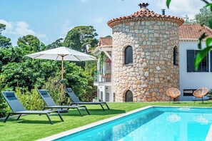 Een verwarmd zwembad