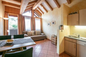 Junior Suite | Living area | 1-inch flat-screen TV with cable channels, TV