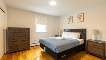 2 bedrooms, desk, iron/ironing board, WiFi