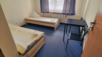 Habitació estàndard, 1 dormitori, no fumadors | Escriptori, habitacions insonoritzades, wifi gratuïta i roba de llit