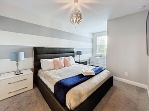 Iron/ironing board, free WiFi, bed sheets - Blue Harbour Retreat: Private Pool, Free BBQ Grill (Davenport)