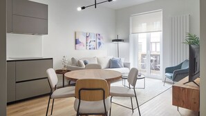 A modern living space with a kitchen, dining area, and seating area. - Kubo by FeelFree Rentals (San Sebastian)