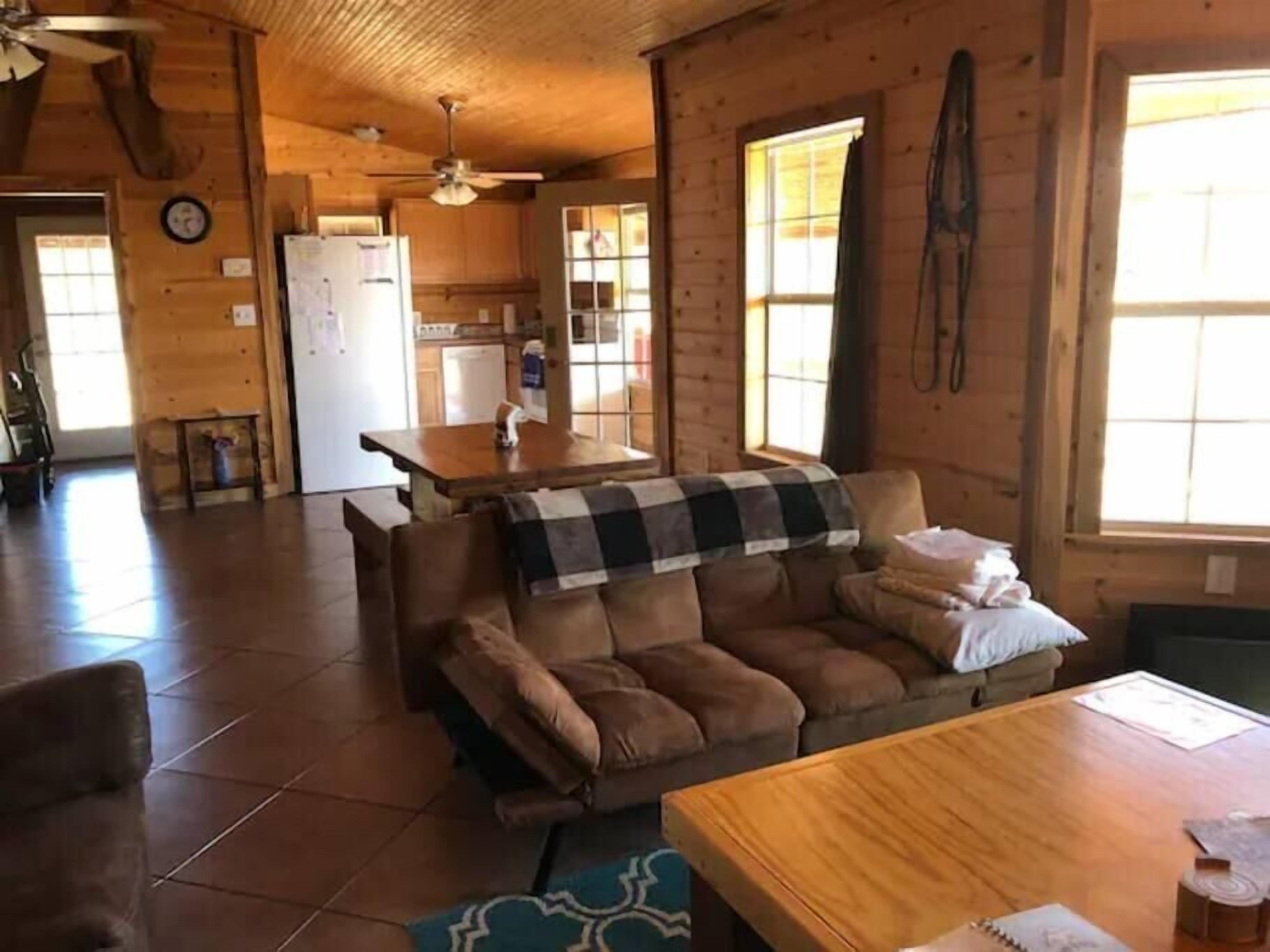 Cottonwood Creek Cabin-Private Yard w/ *BIG PORCH*