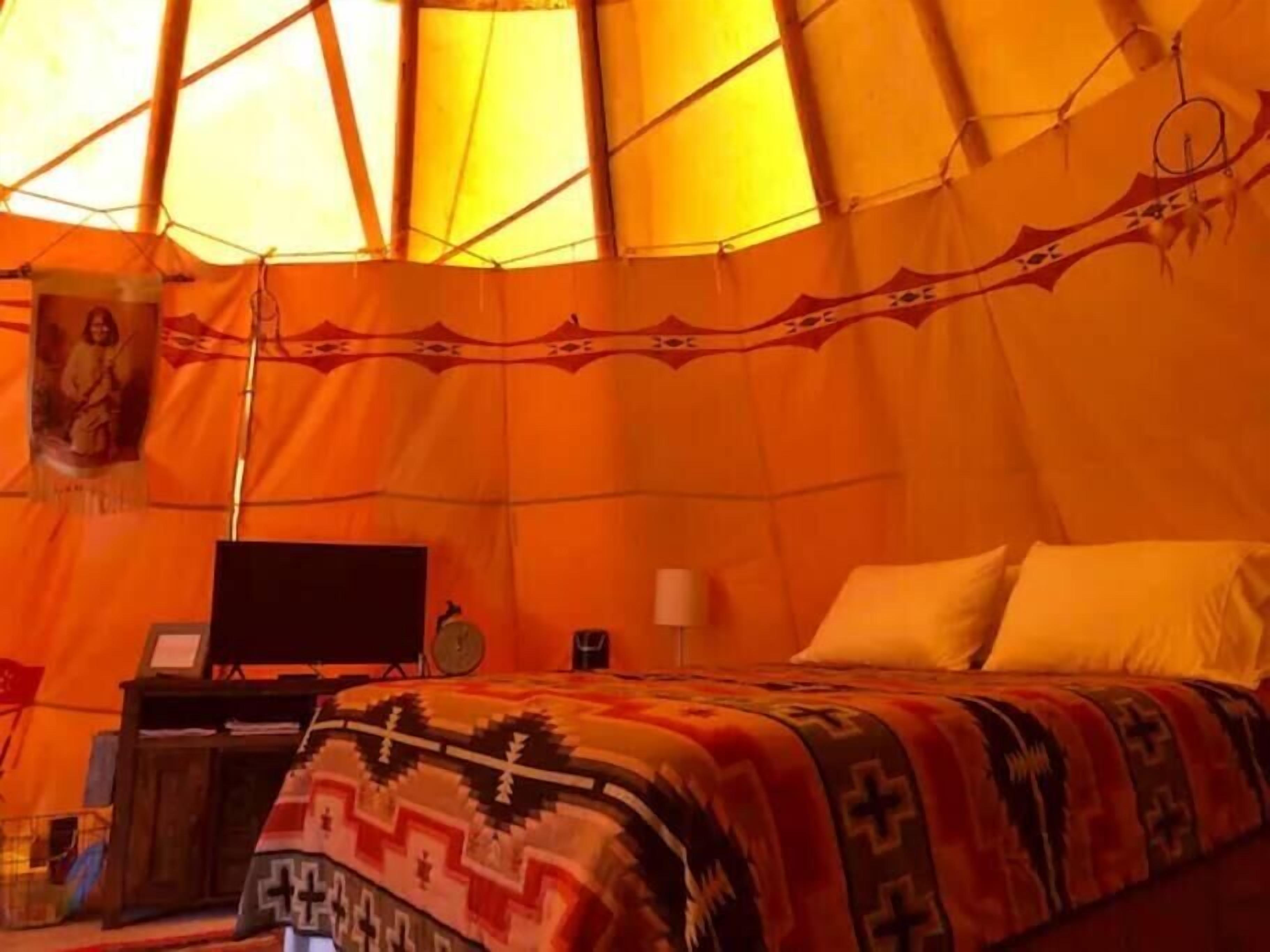 Dark Sky TIPI *GLAMPING* on private 30ac property