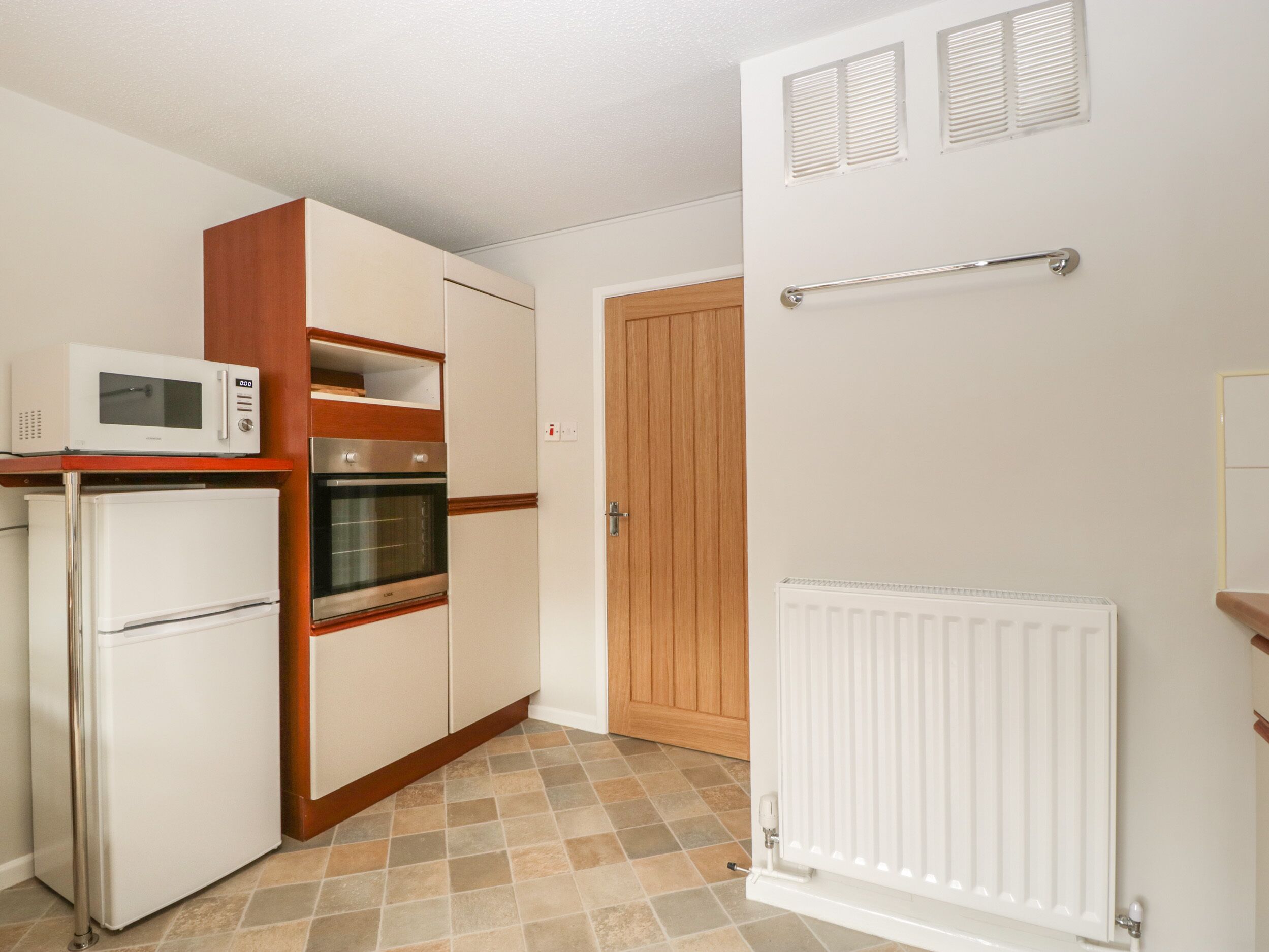 LODMOOR HOUSE, pet friendly, character holiday cottage in Weymouth