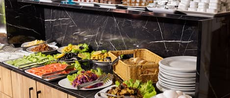 Tägliches inbegriffenes kontinentales Frühstück