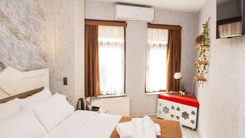 Quarto casal standard, 1 cama de casal | Cofres nos quartos, quartos à prova de som