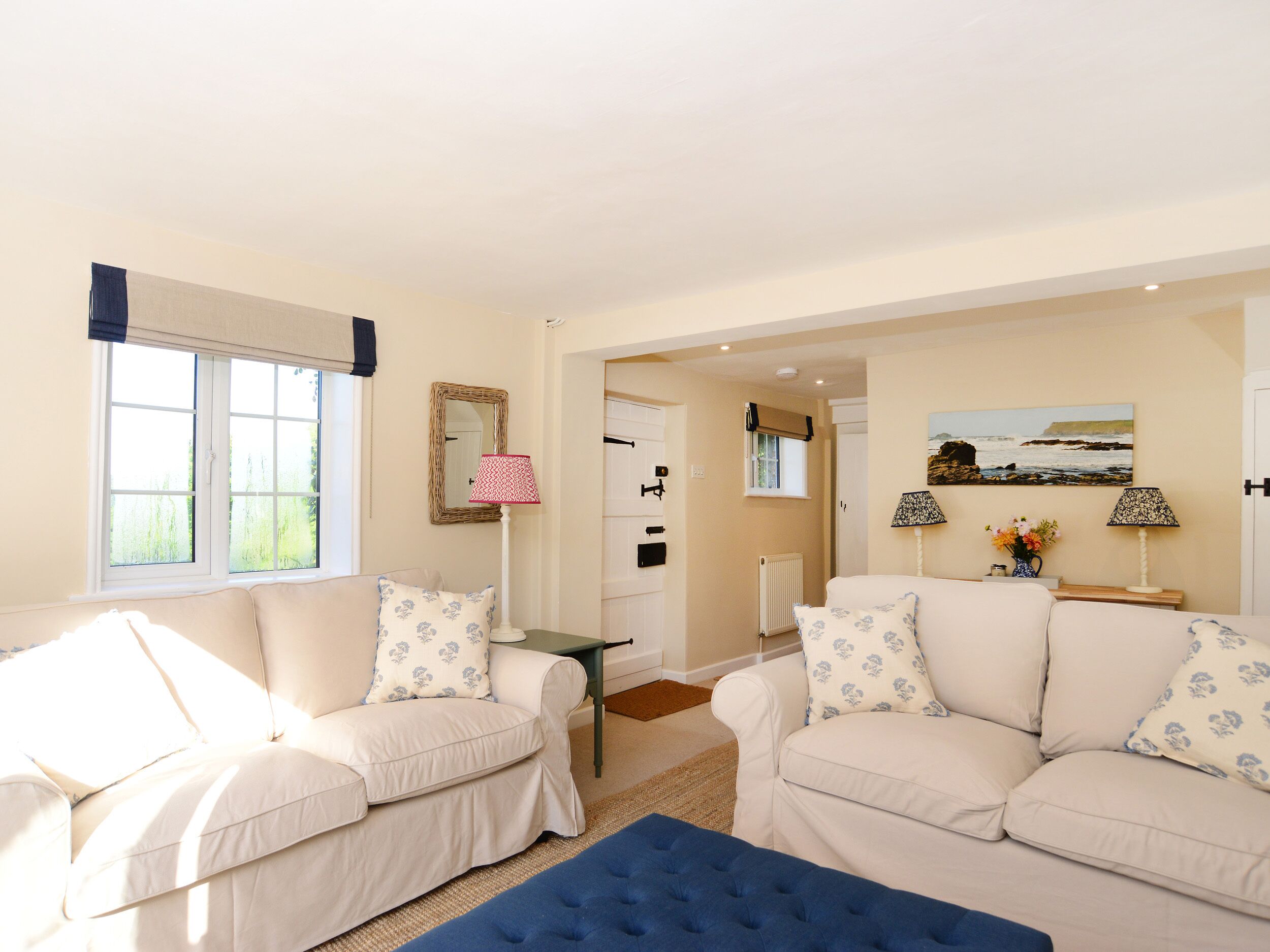 KEEPERS COTTAGE, pet friendly, with open fire in East Meon