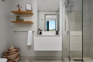 Shower, hair dryer, towels, soap - Heaven on 23 Mountain Views (Cape Town)