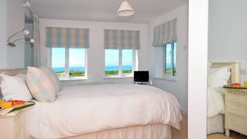 4 bedrooms, free WiFi, bed sheets