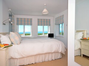 4 bedrooms, free WiFi, bed sheets