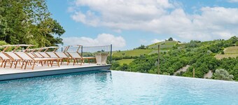 Romantic & Comfy Studio Overlooking Langhe Hills