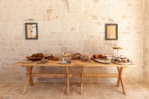 Free daily buffet breakfast  - Masseria Auraterrae (Polignano a Mare)