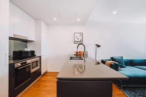 Fridge, microwave, oven, stovetop - Perfect Located 1-Bed with Great Views & Parking (Kingston)