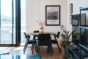 Dining - Perfect Located 1-Bed with Great Views & Parking (Kingston)