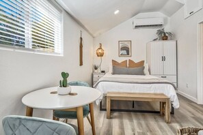 Iron/ironing board, travel crib, WiFi, bed sheets