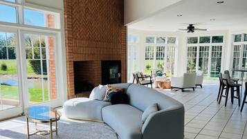 TV, fireplace, offices