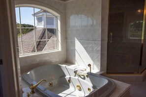 Bathtub, hair dryer, towels - 6BR Waterfront Estate | Private Dock, Firepit, Screened Porch & Beach Access (Sherwood)