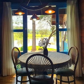 Chalet Joaquina com Hidromassagem - Rancho das Neves - Rancho Queimado - SC | Lake view - Rancho das Neves - Rancho Queimado - SC (Rancho Queimado)