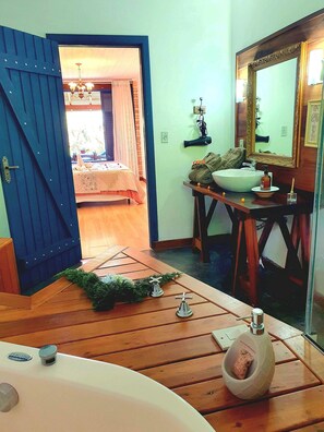 Chalet Do Lago com Banheira de Imersão - Rancho das Neves - Rancho Queimado - SC | Bathroom